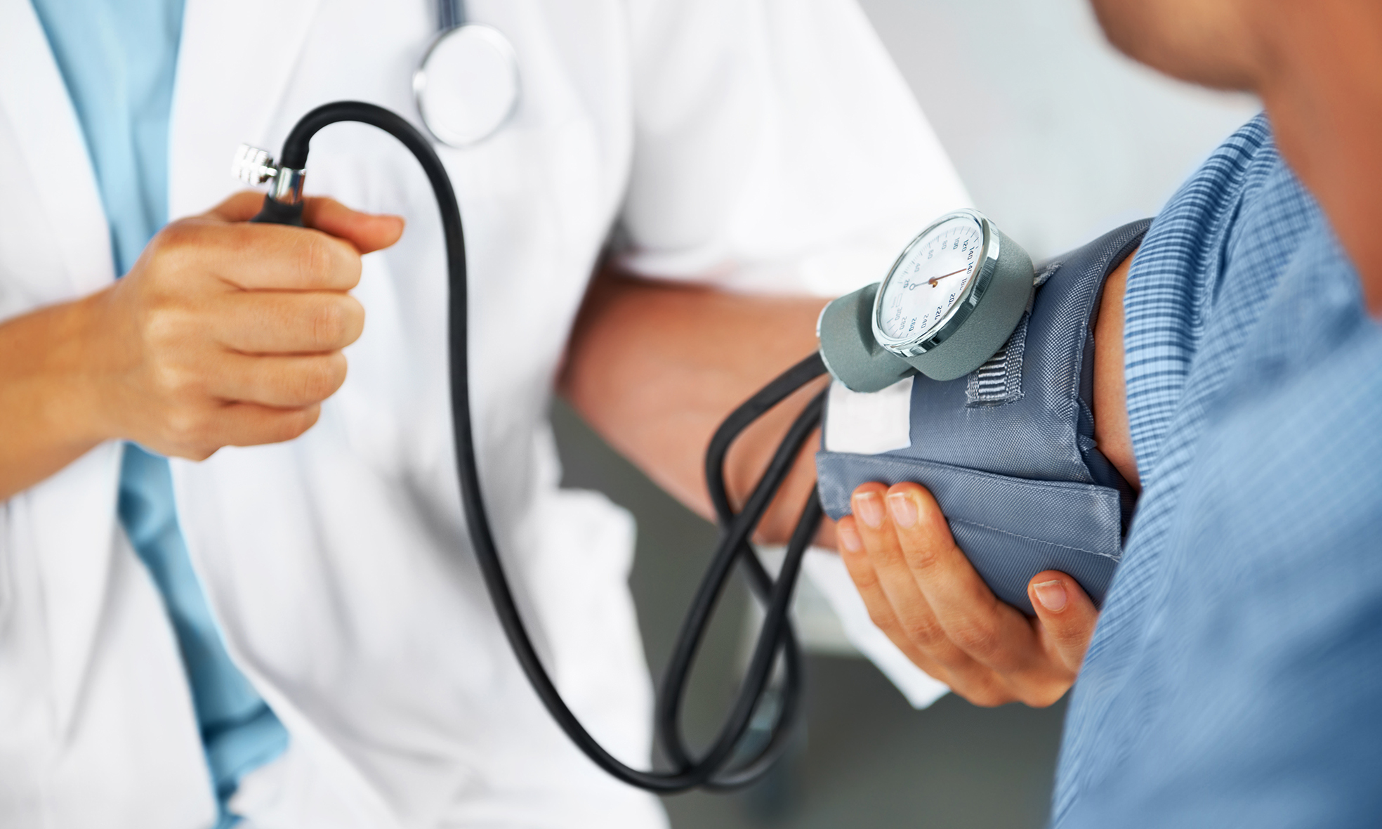 كيف تعرف ضغط الدم؟ الأعراض والأسباب