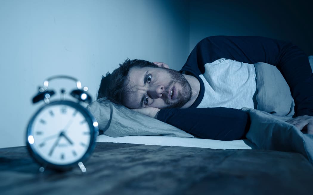 كيف أنام بسرعة من غير تفكير: اكتشف سر النوم السريع